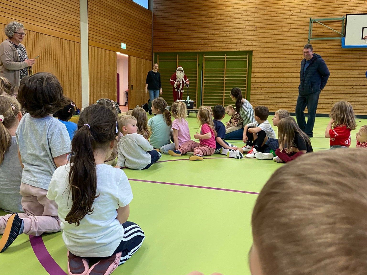 Abschluss des Eltern- Kind- Turnens mit besonderem Gast